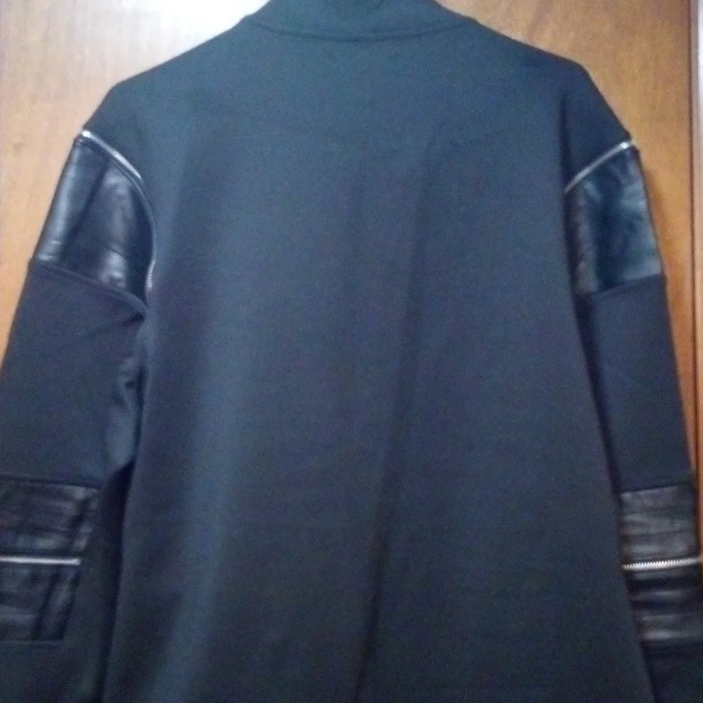 Women's Jacket - Picture 15 of 16